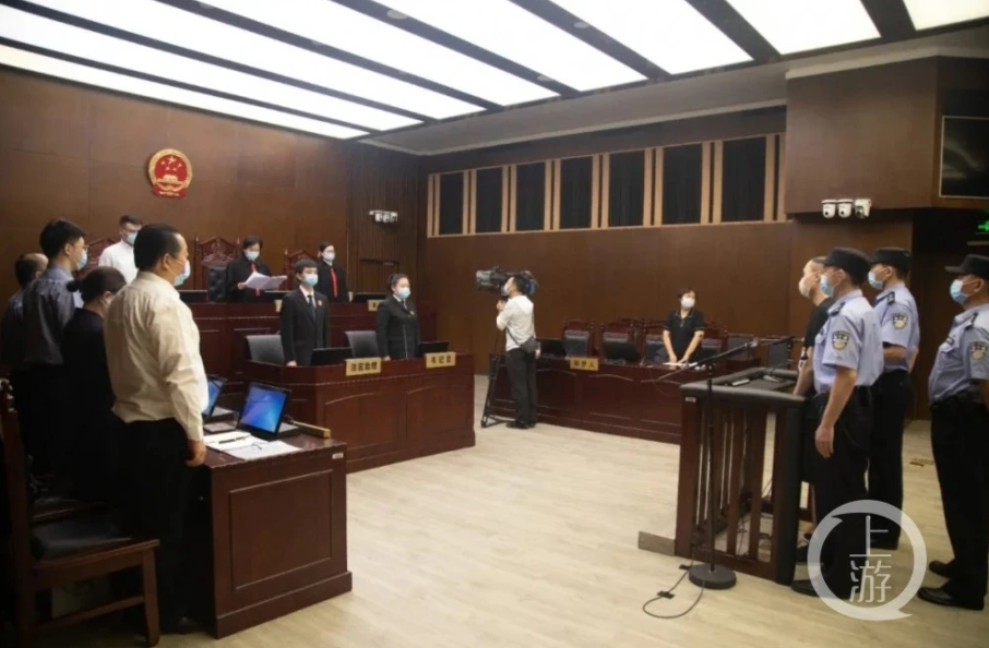 7月30日,上海殺妻焚屍案一審宣判,嚴豪傑被判處死刑。 圖:翻攝自上游新聞 7月30日,上海殺妻焚屍案一審宣判,嚴豪傑被判處死刑。 圖:翻攝自上游新聞