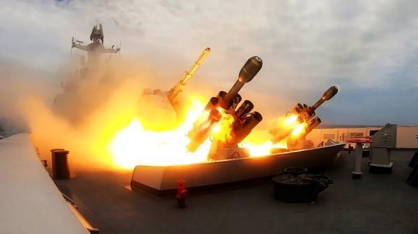 解放軍進行實彈射擊訓練。 圖:翻攝陸網「每日頭條」(資料照片) 解放軍進行實彈射擊訓練。 圖:翻攝陸網「每日頭條」(資料照片)