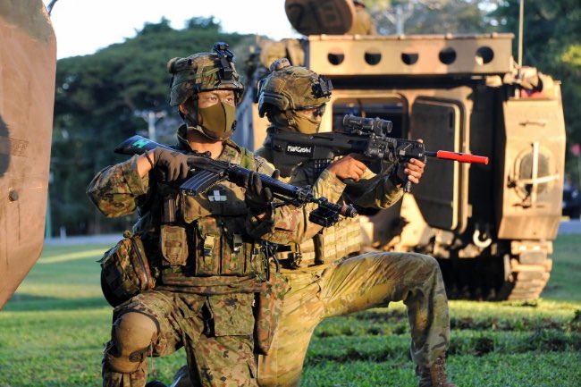 日本水陸機動團首次與美、英、澳陸戰隊演練兩棲登陸作戰。 圖:翻攝 陸上自衛隊推特 日本水陸機動團首次與美、英、澳陸戰隊演練兩棲登陸作戰。 圖:翻攝 陸上自衛隊推特