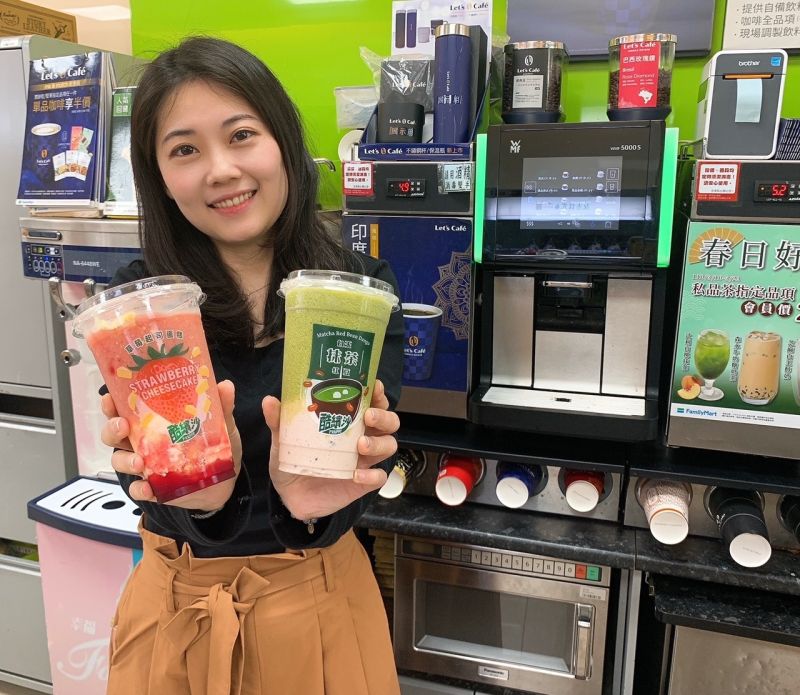 全家推酷繽沙優惠,7/31~8/1 APP「隨買跨店取」酷繽沙買一送一(口味任選)。 圖:業者提供 全家推酷繽沙優惠,7/31~8/1 APP「隨買跨店取」酷繽沙買一送一(口味任選)。 圖:業者提供