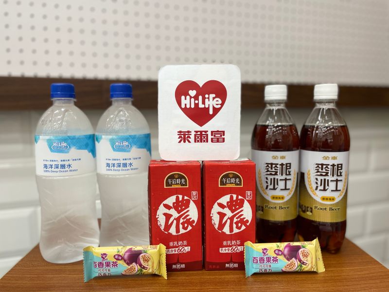 萊爾富推快閃優惠,8月1日包含指定飲品、瓶裝水、冰品、零食、啤酒等商品,最低優惠下殺5折。 圖:業者提供 萊爾富推快閃優惠,8月1日包含指定飲品、瓶裝水、冰品、零食、啤酒等商品,最低優惠下殺5折。 圖:業者提供