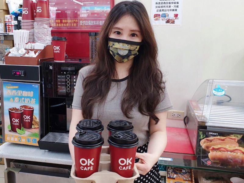 即日起至8月2日,於OKmall雲端商城推出大杯莊園級美式及拿鐵買10杯打5折(半價),再送會員點數2020點。 圖:業者提供 即日起至8月2日,於OKmall雲端商城推出大杯莊園級美式及拿鐵買10杯打5折(半價),再送會員點數2020點。 圖:業者提供
