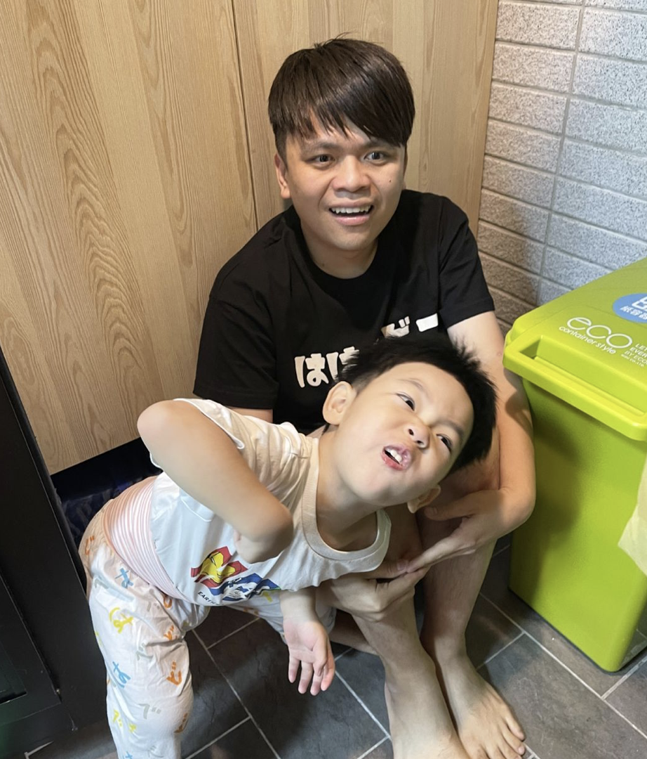 反指標「蔡阿嘎」笑稱睡陽台。 圖:翻攝IG/yga0721 反指標「蔡阿嘎」笑稱睡陽台。 圖:翻攝IG/yga0721