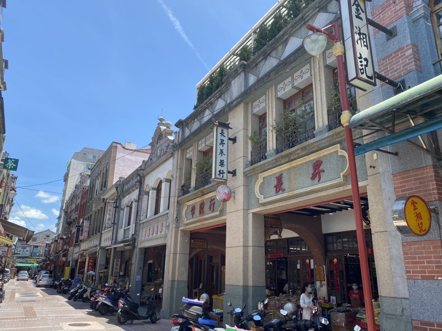 迪化街年貨大街有歷史的古建築。 圖:工務局/提供 迪化街年貨大街有歷史的古建築。 圖:工務局/提供