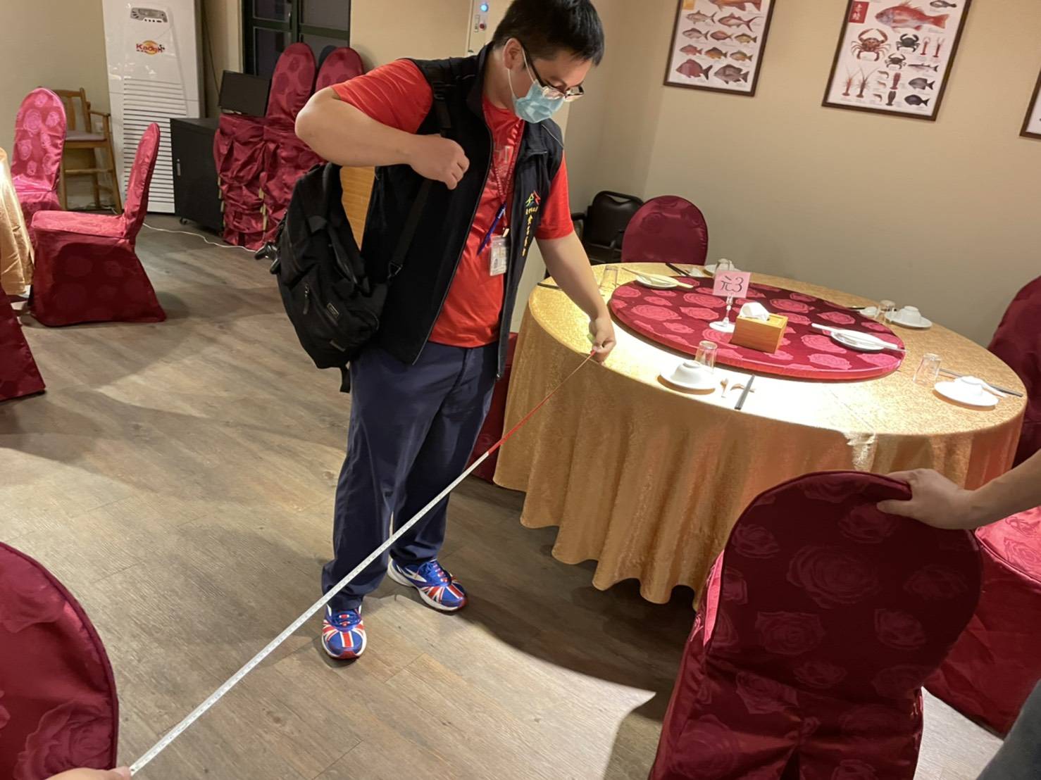 中市衛生局派員到餐廳稽查。 圖:台中市政府提供 中市衛生局派員到餐廳稽查。 圖:台中市政府提供