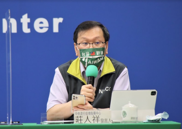 指揮中心發言人莊人祥佩戴的是「台灣好棒」口罩。 圖:指揮中心/提供 指揮中心發言人莊人祥佩戴的是「台灣好棒」口罩。 圖:指揮中心/提供