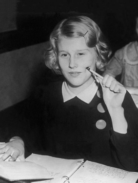奧運史上最年輕的金牌選手是13歲267天的格斯特林(Marjorie Gestring),她在1936年柏林奧運會上贏得跳板跳水冠軍。 圖:翻攝自youtube 奧運史上最年輕的金牌選手是13歲267天的格斯特林(Marjorie Gestring),她在1936年柏林奧運會上贏得跳板跳水冠軍。 圖:翻攝自youtube