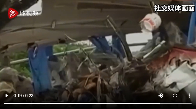 發生事故的馬里克車,車內一片狼藉。 圖 : 翻攝自環視頻 發生事故的馬里克車,車內一片狼藉。 圖 : 翻攝自環視頻