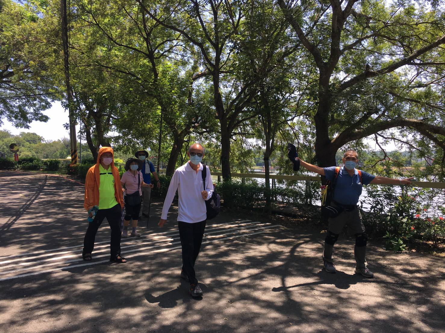 遊客一大早就跑到虎頭埤登山踏青。 圖:台南觀旅局/提供 遊客一大早就跑到虎頭埤登山踏青。 圖:台南觀旅局/提供