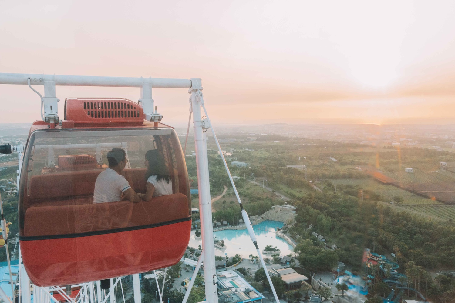 台積電、鴻海、慈濟員工或志工本人玩麗寶樂園$199、搭天空之夢摩天輪只要$150。 麗寶樂園/提供 台積電、鴻海、慈濟員工或志工本人玩麗寶樂園$199、搭天空之夢摩天輪只要$150。 麗寶樂園/提供