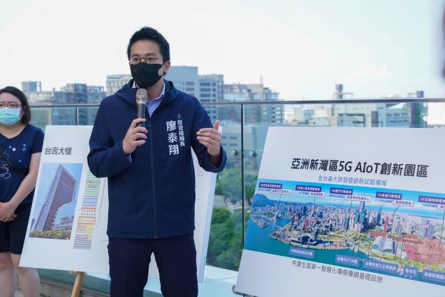高市經發局長廖泰翔台壽BOT大樓進度。 圖:高雄市政府提供 高市經發局長廖泰翔台壽BOT大樓進度。 圖:高雄市政府提供