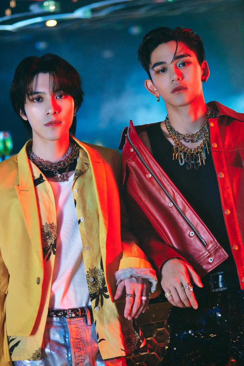 Lucas(右)連累隊友Hendery(要一起發布的歌曲與MV都不能曝光。 圖:翻攝自微博 Lucas(右)連累隊友Hendery(要一起發布的歌曲與MV都不能曝光。 圖:翻攝自微博
