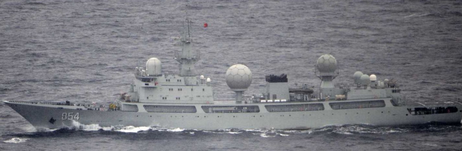 815型電子偵察船及其改進型815A型是由中國船舶工業集團第708研究所設計、滬東中華造船承建的中國人民解放軍海軍現役電子偵察艦。 圖:擷取自維基百科 815型電子偵察船及其改進型815A型是由中國船舶工業集團第708研究所設計、滬東中華造船承建的中國人民解放軍海軍現役電子偵察艦。 圖:擷取自維基百科