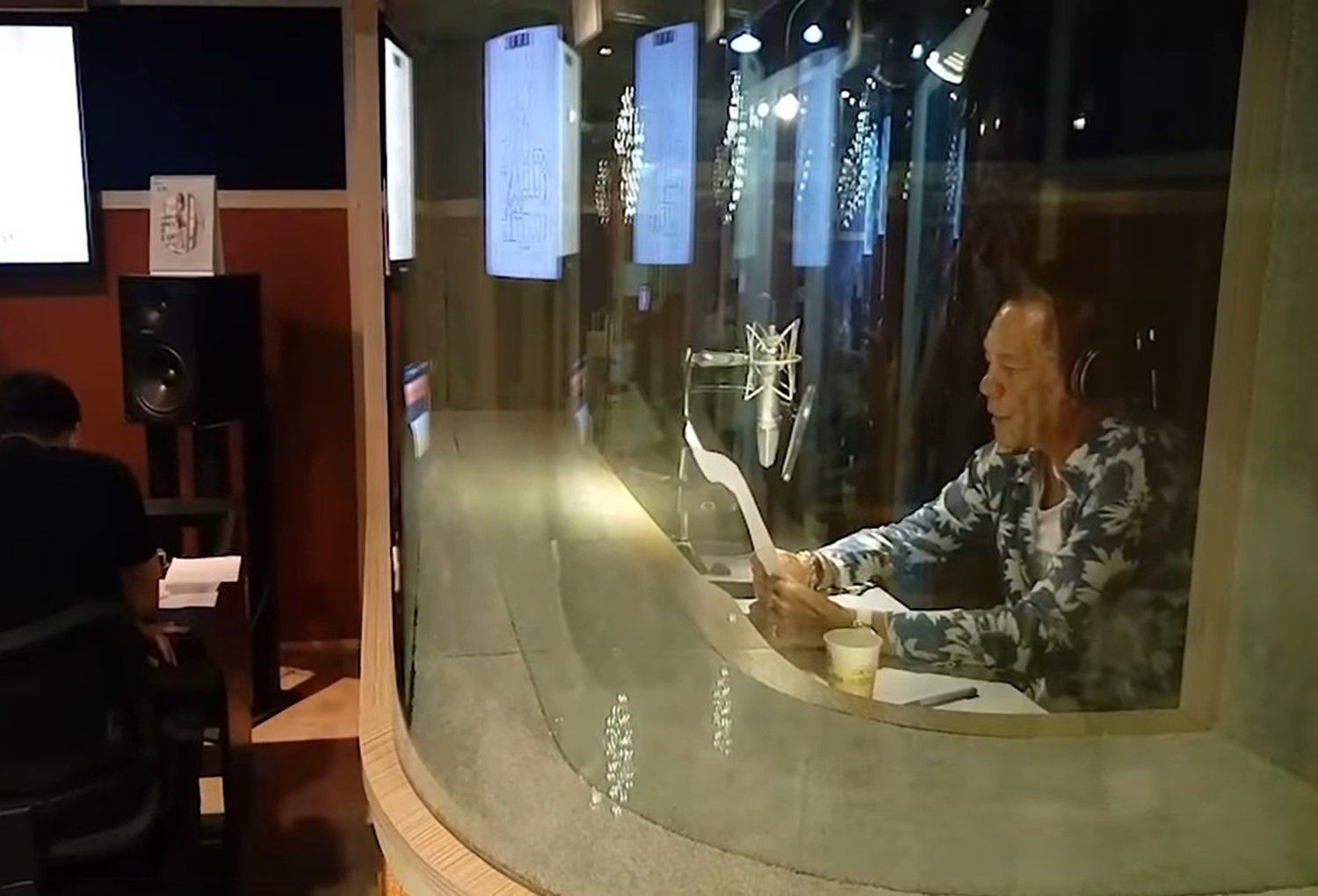 總統蔡英文在臉書貼出2015年邀請龍劭華配音過程的影片。 圖:翻攝自蔡英文臉書 總統蔡英文在臉書貼出2015年邀請龍劭華配音過程的影片。 圖:翻攝自蔡英文臉書