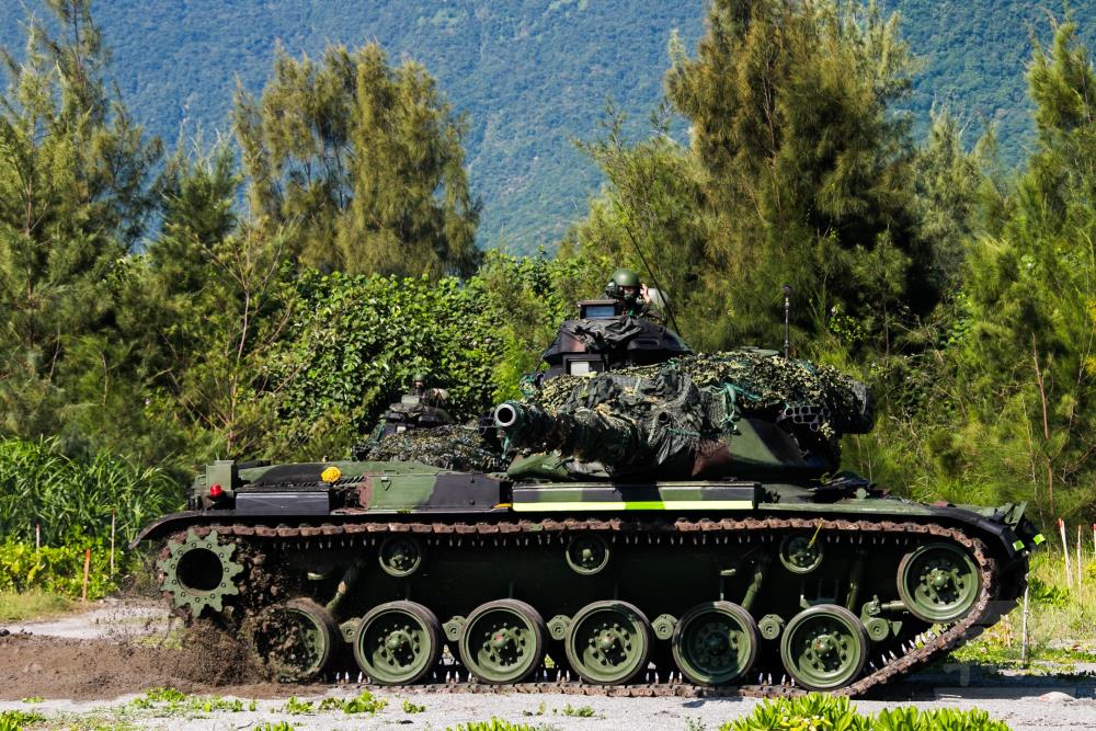 漢光37號演習實兵操演第4天,花連第二作戰區M60A3戰車模擬對灘岸射擊。 圖:軍聞社提供。 漢光37號演習實兵操演第4天,花連第二作戰區M60A3戰車模擬對灘岸射擊。 圖:軍聞社提供。