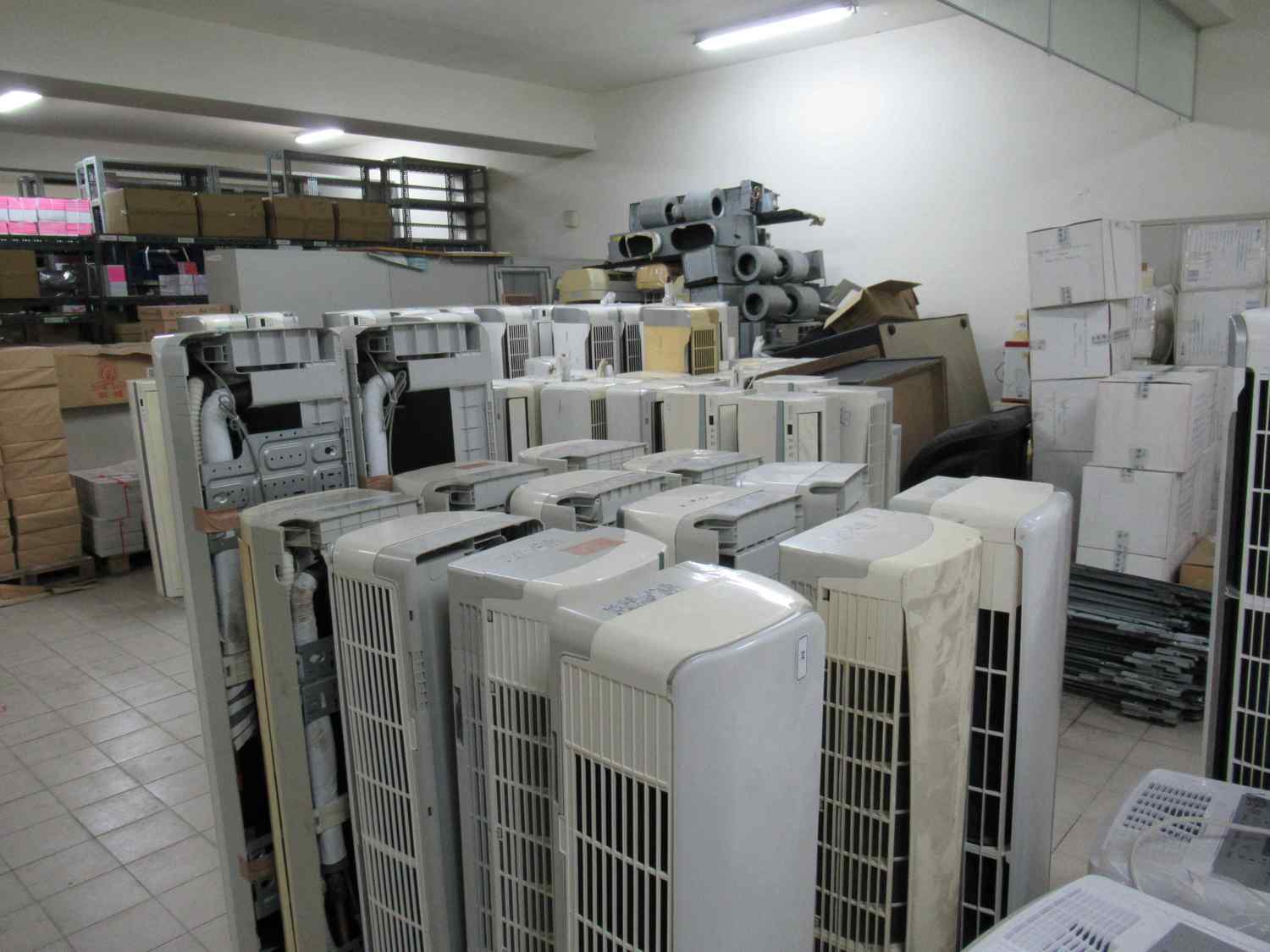 嘉義地檢署29日拍賣冷氣89台,含室內機。 圖:嘉義地檢署/提供 嘉義地檢署29日拍賣冷氣89台,含室內機。 圖:嘉義地檢署/提供