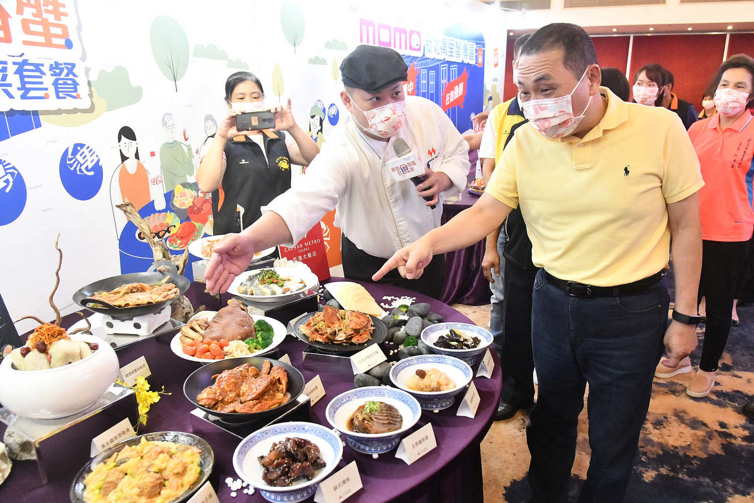 侯友宜期盼市民都能品嘗到萬里蟹的好滋味。 圖:新北市新聞局提供 侯友宜期盼市民都能品嘗到萬里蟹的好滋味。 圖:新北市新聞局提供