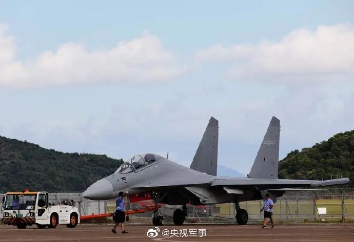 中國解放軍「殲-16D」首次現身中國國際航空航天博覽會珠海航空展。 圖：翻攝央視軍事微博