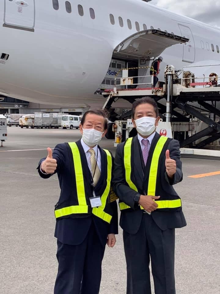 謝長廷到機場向日本致謝。 圖:翻攝自謝長廷臉書 謝長廷到機場向日本致謝。 圖:翻攝自謝長廷臉書