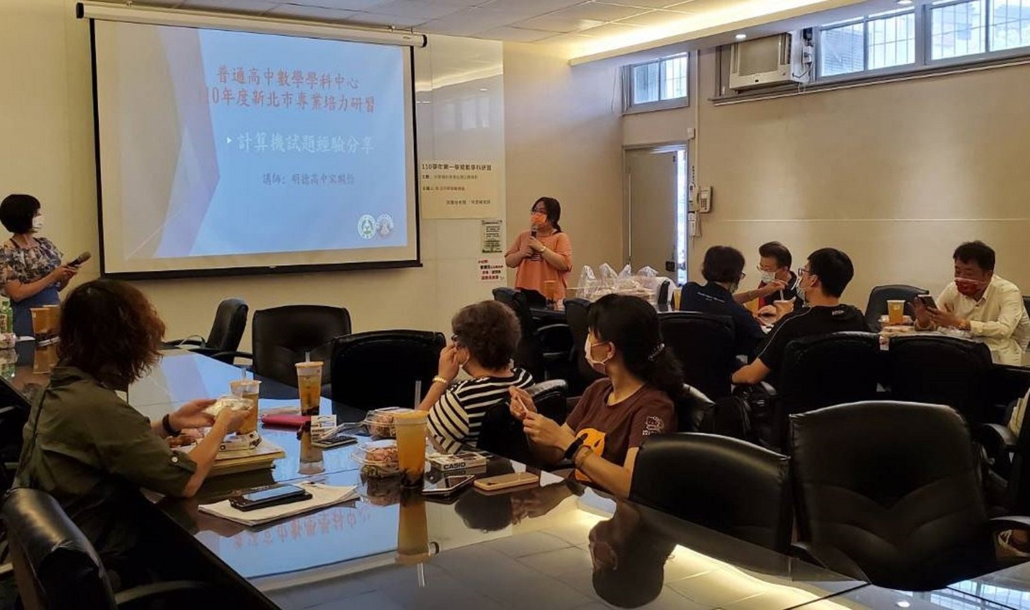 為讓就讀新北市的學子安心,課發中心輔導團規劃教學實作、系統性課程思維,提供新北市高中教師最有力的支持。 圖:新北市教育局提供 為讓就讀新北市的學子安心,課發中心輔導團規劃教學實作、系統性課程思維,提供新北市高中教師最有力的支持。 圖:新北市教育局提供