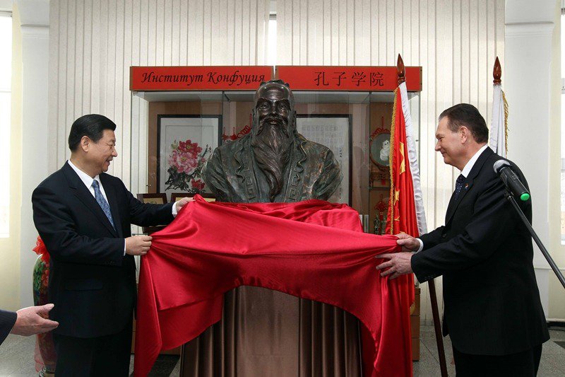 2010年習近平親自出席俄羅斯孔子學院開幕式。 圖:翻攝新華網 2010年習近平親自出席俄羅斯孔子學院開幕式。 圖:翻攝新華網