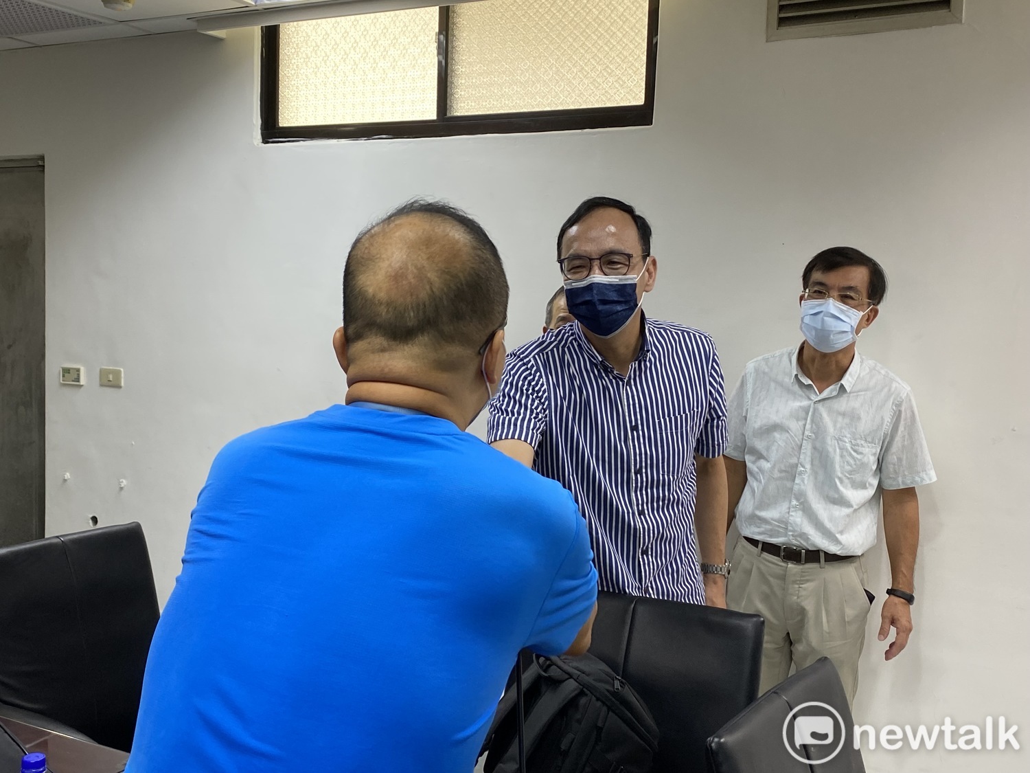 國民黨主席當選人朱立倫赴新北市議會謝票。 圖:周煊惠 / 攝 國民黨主席當選人朱立倫赴新北市議會謝票。 圖:周煊惠 / 攝