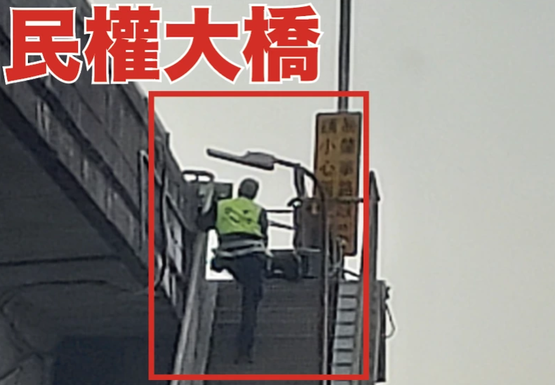 台北市交通大隊強調員警躲在橋後拍照符合規定,但確實執法有調整空間,未來會進行改善。 圖:翻攝李明賢臉書 台北市交通大隊強調員警躲在橋後拍照符合規定,但確實執法有調整空間,未來會進行改善。 圖:翻攝李明賢臉書