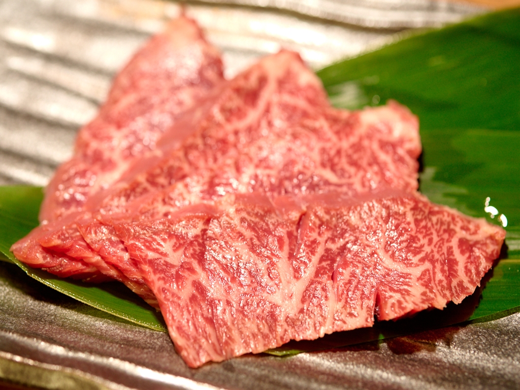 「燒肉523」使用的肉品,大都是油花豐厚的A5等級黑毛和牛。 圖:東京觀光事務所台灣辦事處/提供 「燒肉523」使用的肉品,大都是油花豐厚的A5等級黑毛和牛。 圖:東京觀光事務所台灣辦事處/提供