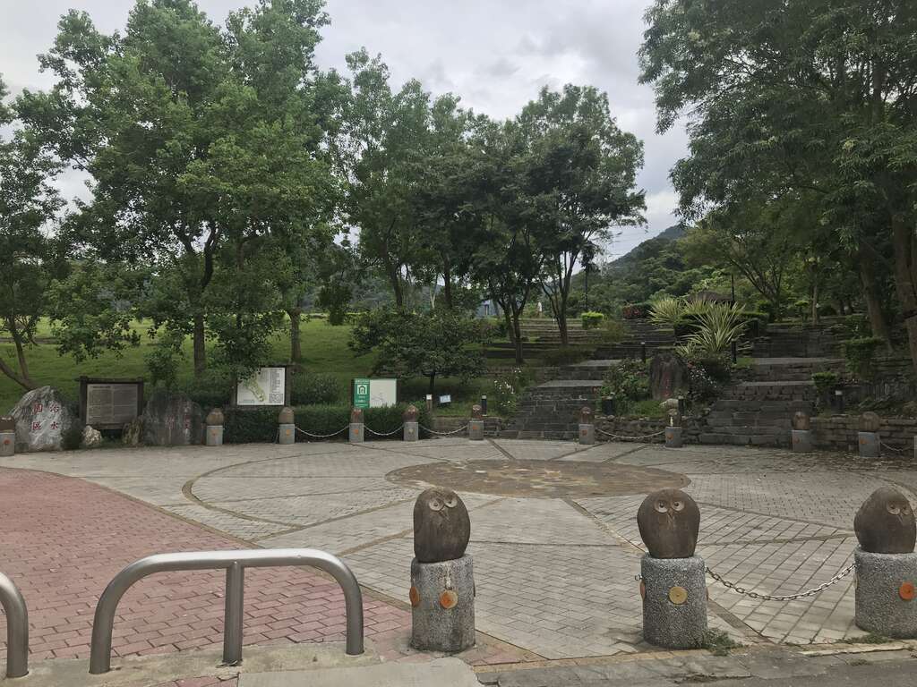 大溝溪治水園區入口廣場貓頭鷹石雕。 圖:台北大地處/提供 大溝溪治水園區入口廣場貓頭鷹石雕。 圖:台北大地處/提供