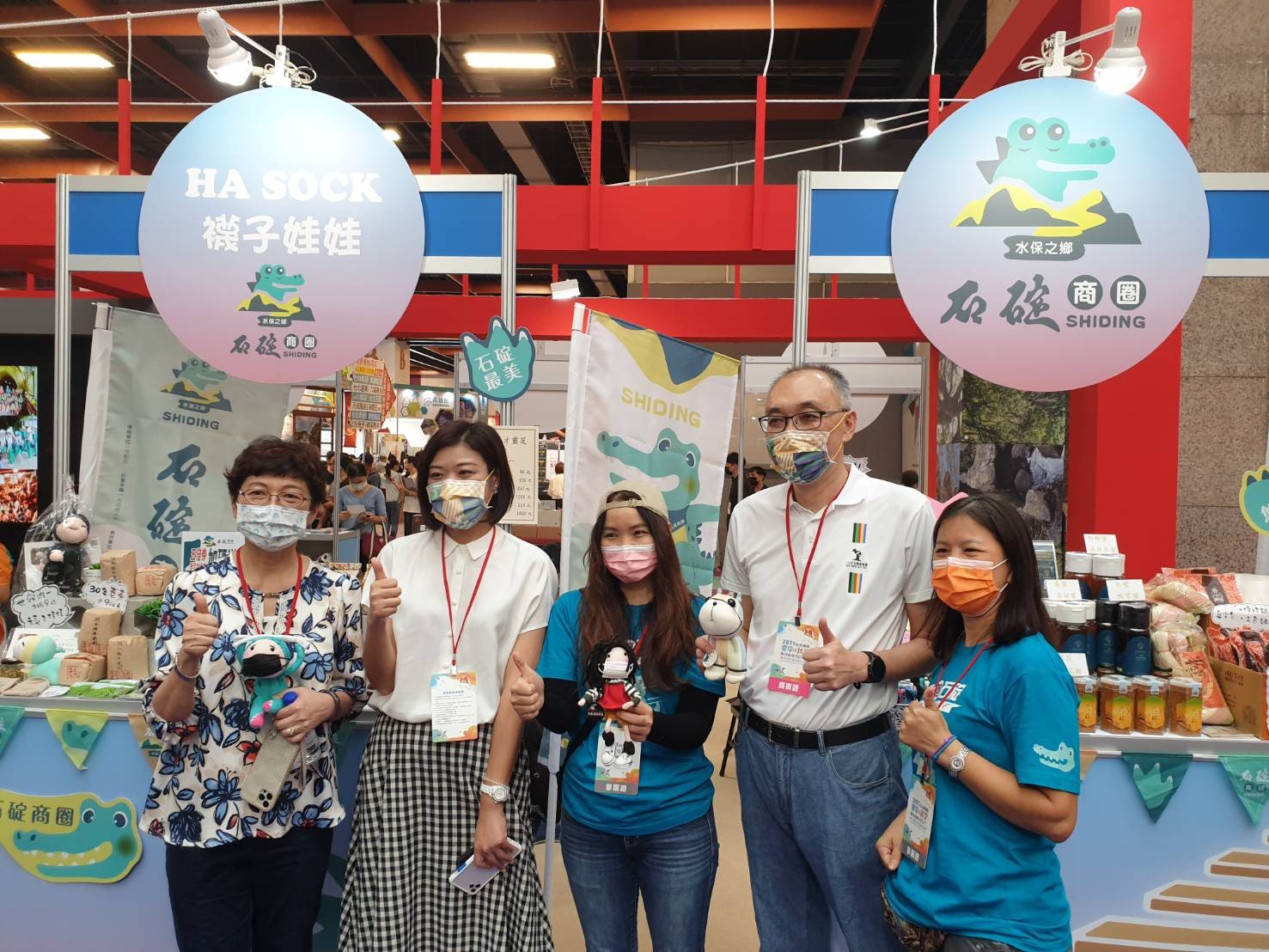 謝政達及蔣志薇蒞臨新北館石碇商圈。 圖:新北市觀旅局提供 謝政達及蔣志薇蒞臨新北館石碇商圈。 圖:新北市觀旅局提供