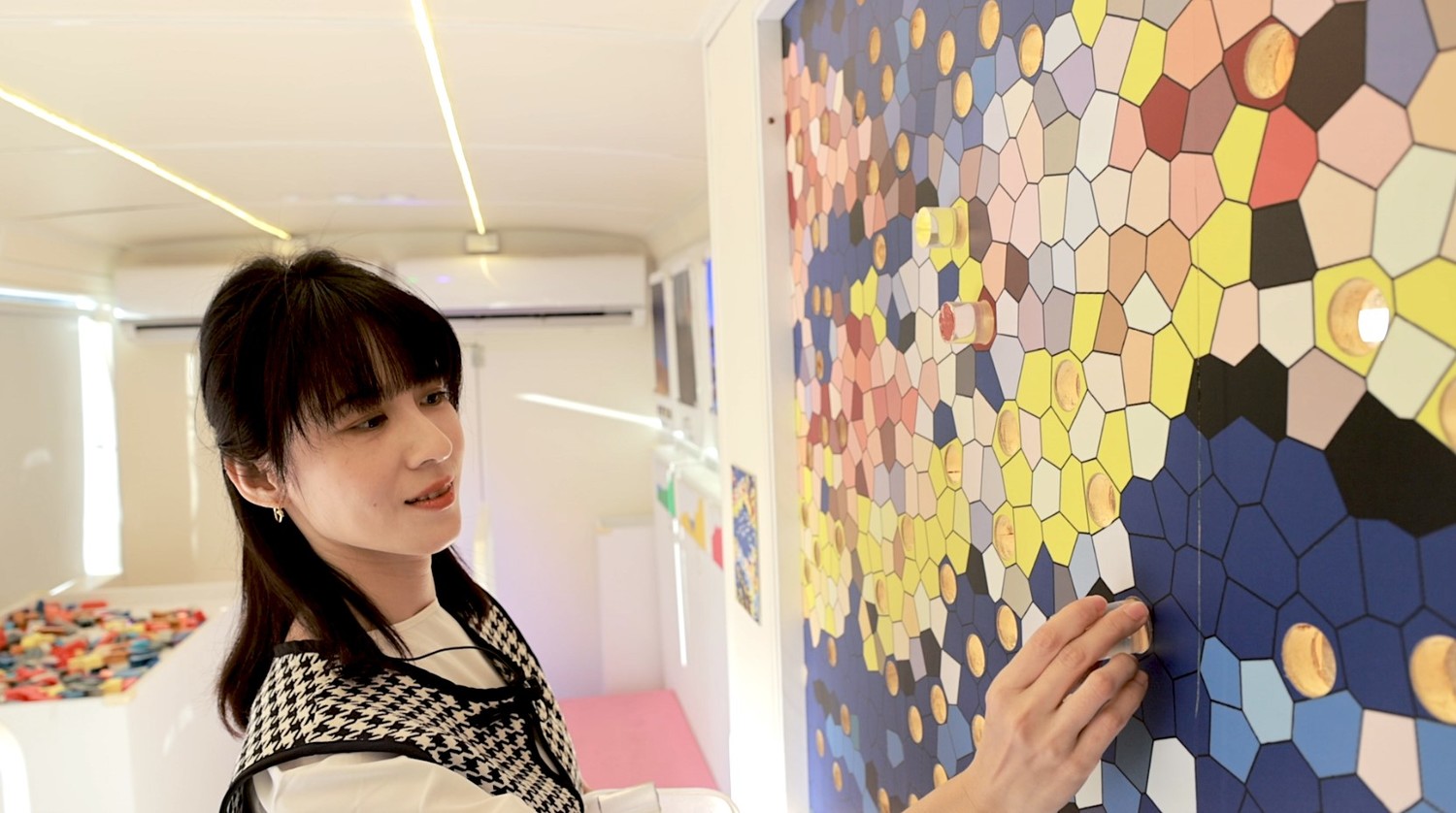 「藝術行動站」結合實體展覽、表演與公共藝術等多種表現形式,打造藝術學習行動。 圖:鶯歌陶瓷博物館提供 「藝術行動站」結合實體展覽、表演與公共藝術等多種表現形式,打造藝術學習行動。 圖:鶯歌陶瓷博物館提供