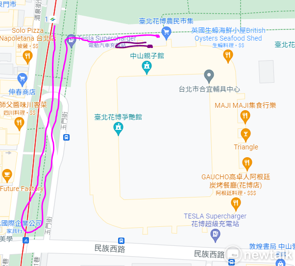 讀者表示,粉紅色路線為莫德納排隊人龍,紫色線為AZ隊伍。 圖:新頭殼製 讀者表示,粉紅色路線為莫德納排隊人龍,紫色線為AZ隊伍。 圖:新頭殼製