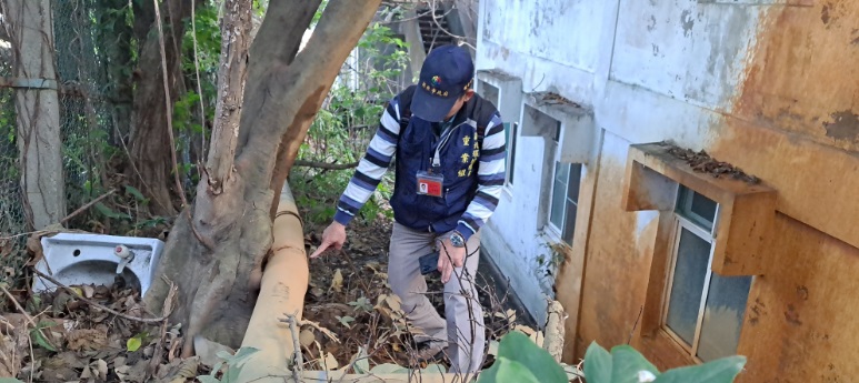 曾瑞明進行工廠水污案稽查。 圖:新北市環保局提供 曾瑞明進行工廠水污案稽查。 圖:新北市環保局提供