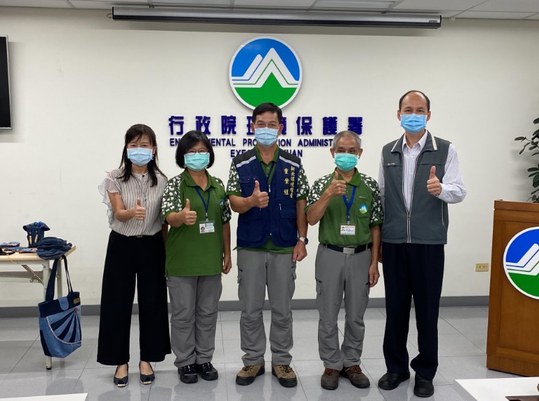 新北環保局清潔隊員曾瑞明今日獲環保署頒「全國特優清潔隊員」殊榮。 圖:新北市環保局提供 新北環保局清潔隊員曾瑞明今日獲環保署頒「全國特優清潔隊員」殊榮。 圖:新北市環保局提供