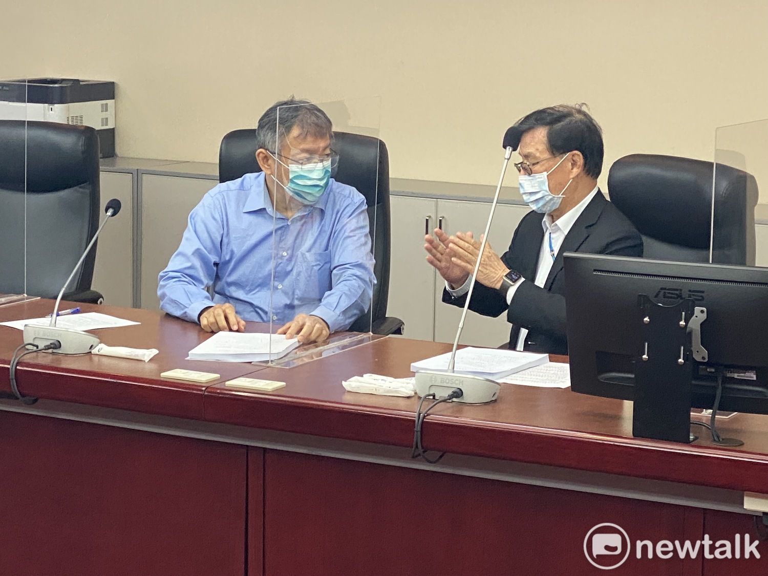 台北市長柯文哲、副市長彭振聲。 圖:周煊惠 / 攝 台北市長柯文哲、副市長彭振聲。 圖:周煊惠 / 攝