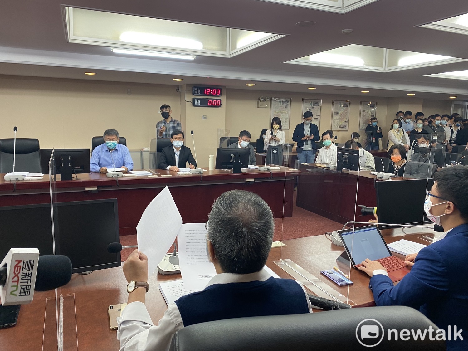 台北市長柯文哲赴台北市議會新黨黨團說明本會期政策性預算及優先議法案。 圖:周煊惠 / 攝 台北市長柯文哲赴台北市議會新黨黨團說明本會期政策性預算及優先議法案。 圖:周煊惠 / 攝