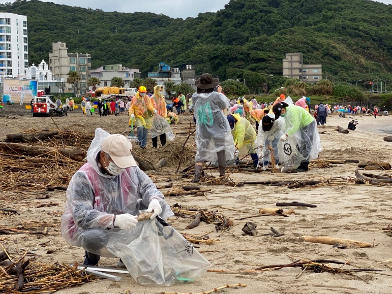 這次淨灘共清出500公斤垃圾及100公斤資收物。 圖:新北市環保局提供 這次淨灘共清出500公斤垃圾及100公斤資收物。 圖:新北市環保局提供