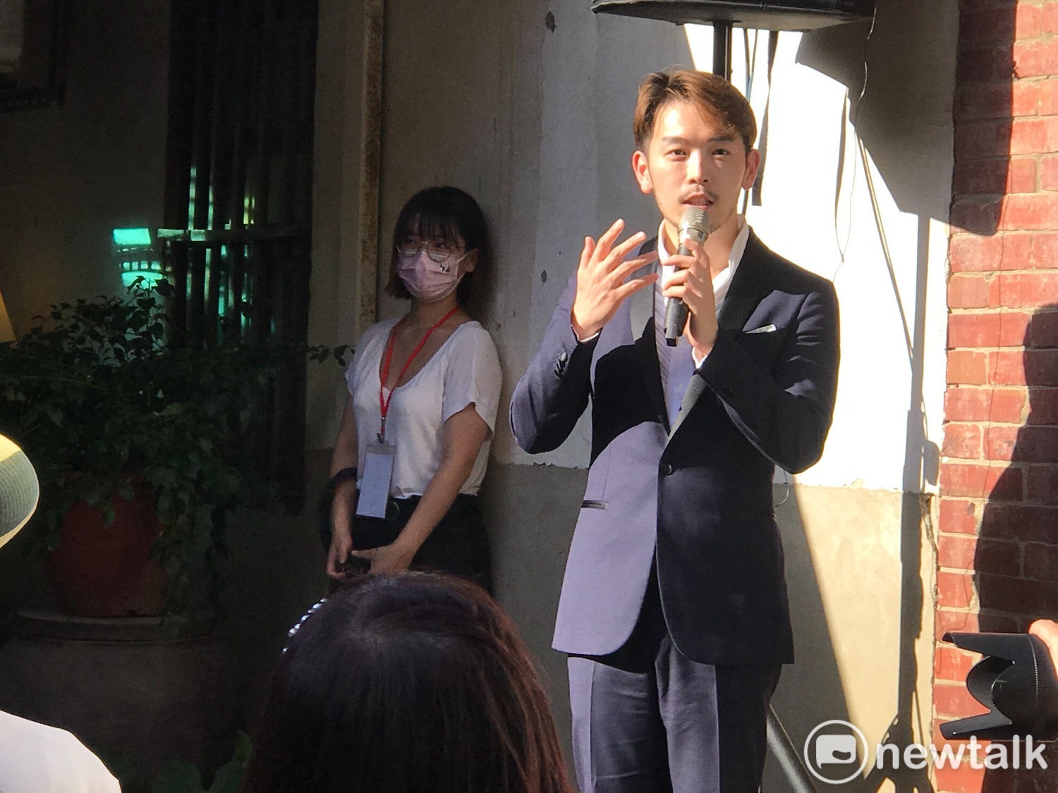 郭芝苑故居音樂會,鋼琴演奏家嚴俊傑闡釋郭芝苑《台灣古典幻想曲》的作曲精神。 圖:朱蒲青/攝 郭芝苑故居音樂會,鋼琴演奏家嚴俊傑闡釋郭芝苑《台灣古典幻想曲》的作曲精神。 圖:朱蒲青/攝