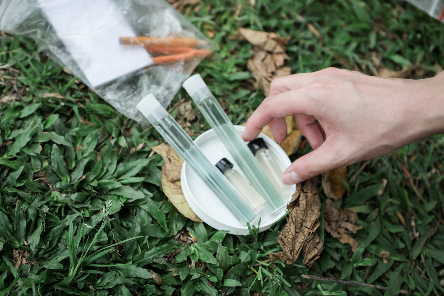 水質現形記環教課程,透過簡易水質檢測包讓民眾體驗水質檢測。 圖:新北市水利局提供 水質現形記環教課程,透過簡易水質檢測包讓民眾體驗水質檢測。 圖:新北市水利局提供