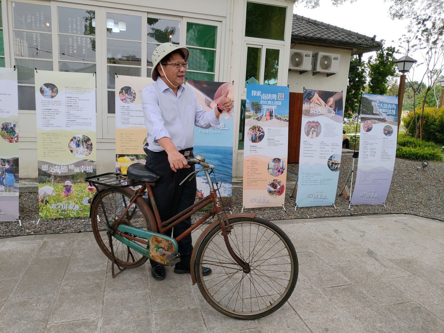 屏東舊城騎遇記由屏東縣長潘孟安擔任領騎,邀請民眾用腳踏車深度體驗屏東。 圖/屏東縣府 屏東舊城騎遇記由屏東縣長潘孟安擔任領騎,邀請民眾用腳踏車深度體驗屏東。 圖/屏東縣府