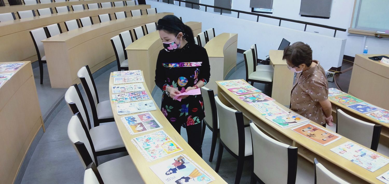 知名畫家等人用心評選參賽作品。 圖:黃博郎/攝 知名畫家等人用心評選參賽作品。 圖:黃博郎/攝
