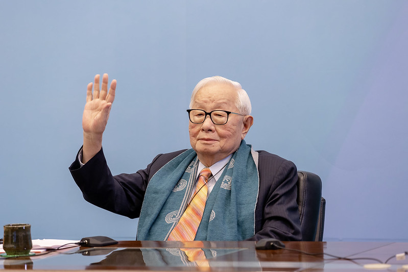 我國領袖代表台積電創辦人張忠謀以視訊方式參加2021年亞太經濟合作經濟領袖會議。 圖:總統府提供 我國領袖代表台積電創辦人張忠謀以視訊方式參加2021年亞太經濟合作經濟領袖會議。 圖:總統府提供
