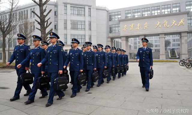 解放軍空軍工程大學學生隊伍。 圖:翻播陸網/頭條號.小桂子談教育 解放軍空軍工程大學學生隊伍。 圖:翻播陸網/頭條號.小桂子談教育