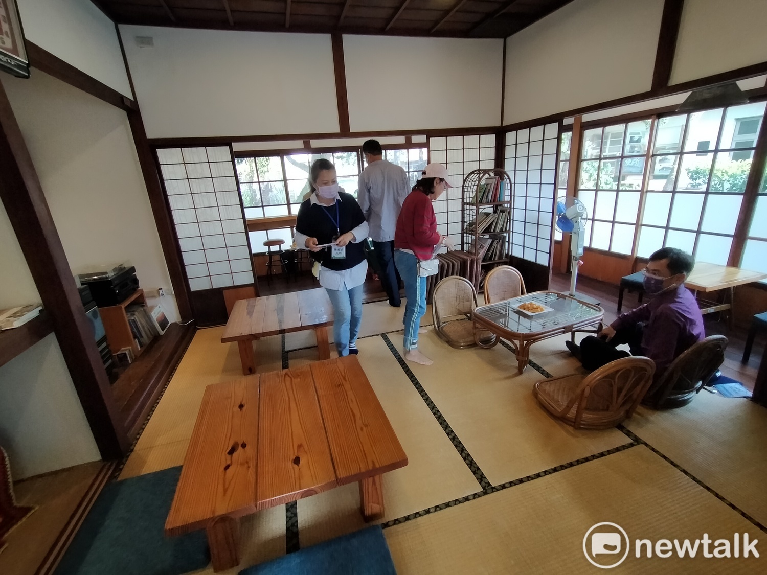由「永光派出所宿舍」改裝的珈琲所是日式建築。 圖:唐復年/攝 由「永光派出所宿舍」改裝的珈琲所是日式建築。 圖:唐復年/攝
