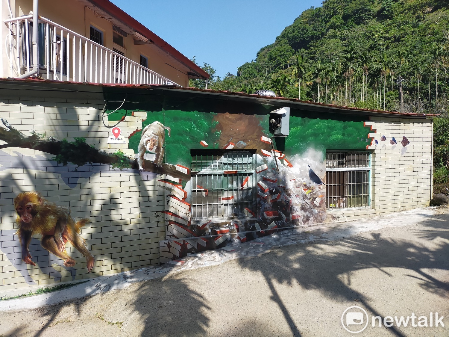 華山土石流教學園區以繪畫重現土石流來襲時的畫面。 圖:唐復年/攝 華山土石流教學園區以繪畫重現土石流來襲時的畫面。 圖:唐復年/攝