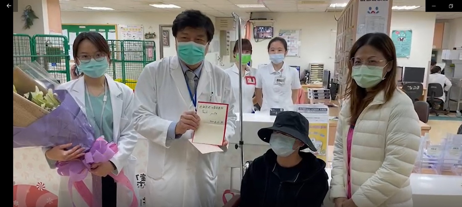 宋姓男大生親手寫片送給神經醫學中心沈炯祺主任。 台中榮總/提供 宋姓男大生親手寫片送給神經醫學中心沈炯祺主任。 台中榮總/提供