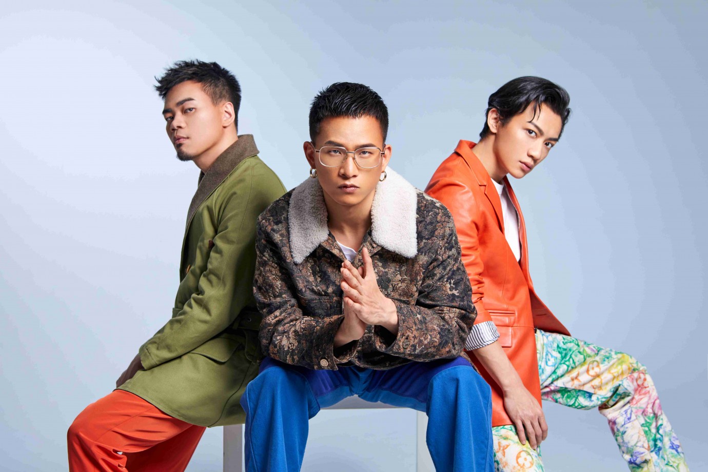 茄子蛋將演唱〈愛情你比我想的閣較偉大〉,把搖滾與台式浪漫帶到金馬殿堂上。 圖:金馬執委會 / 提供 茄子蛋將演唱〈愛情你比我想的閣較偉大〉,把搖滾與台式浪漫帶到金馬殿堂上。 圖:金馬執委會 / 提供