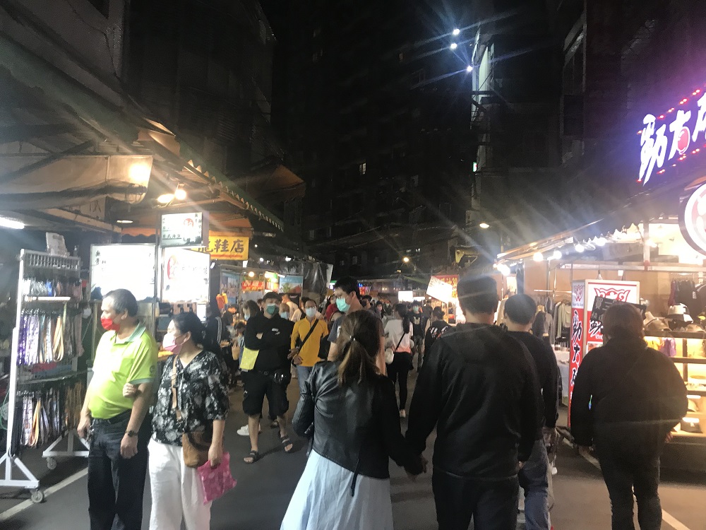 新北加倍券適用範圍包含指定市場、夜市、商圈、觀光工廠、旅宿、一般商業、四大超商等達1萬6083家,使用期限至2022年4月30日止。 圖:新北市市場處提供 新北加倍券適用範圍包含指定市場、夜市、商圈、觀光工廠、旅宿、一般商業、四大超商等達1萬6083家,使用期限至2022年4月30日止。 圖:新北市市場處提供