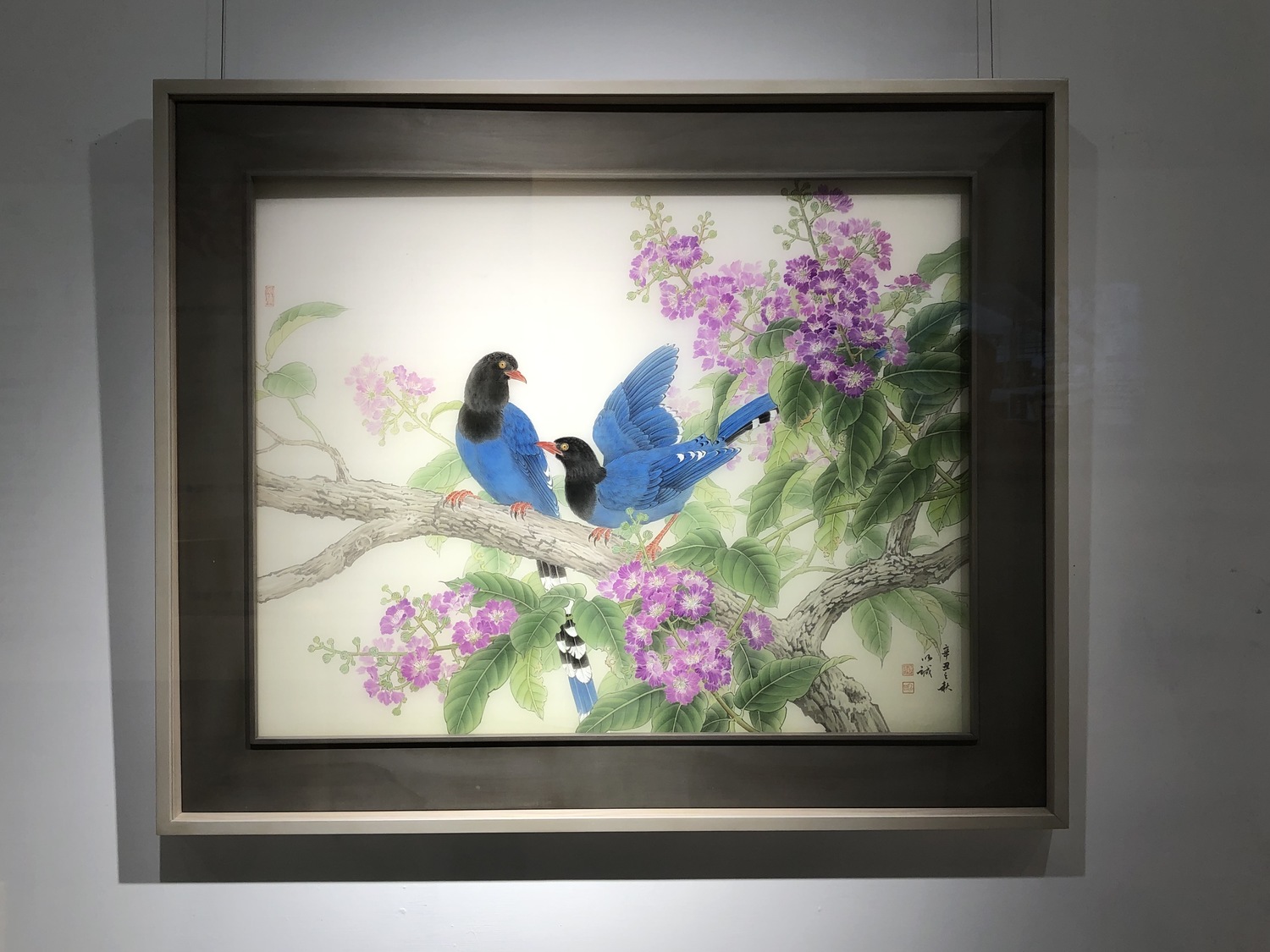 畫作-紫薇雙鵲。 圖:中友百貨提供 畫作-紫薇雙鵲。 圖:中友百貨提供