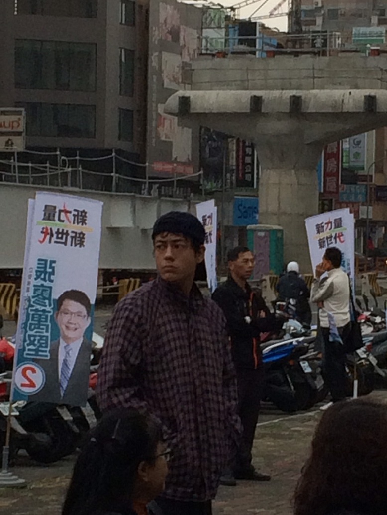 爆料民眾還拍了好幾張疑似蔣友青的男子照片。 圖:林姓民眾提供 爆料民眾還拍了好幾張疑似蔣友青的男子照片。 圖:林姓民眾提供